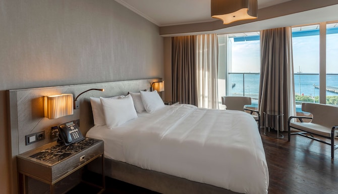 Radisson Blu Hotel, Istanbul Ottomare - Suite with Balcony - Sea View