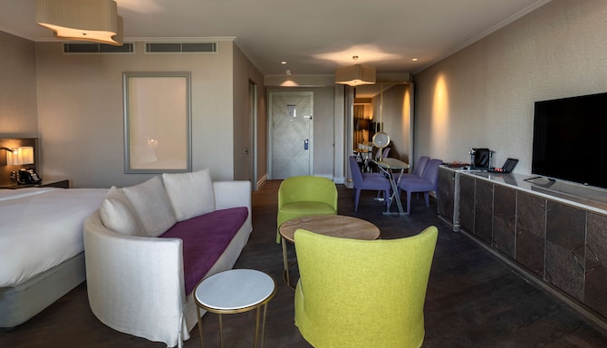 Radisson Blu Hotel, Istanbul Ottomare - Suite with Balcony - Garden View