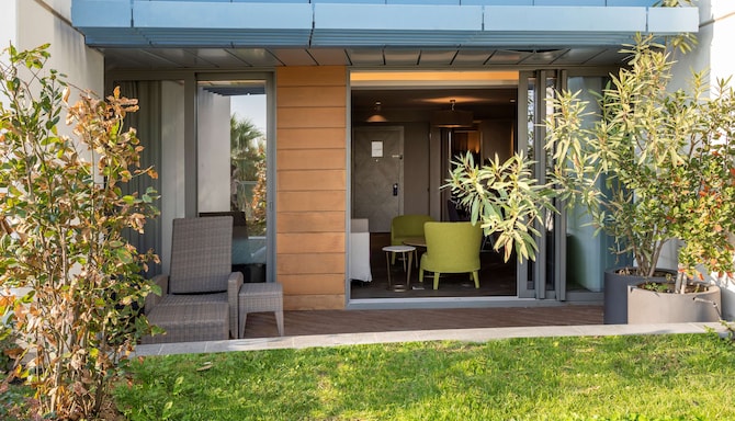 Radisson Blu Hotel, Istanbul Ottomare - Suite with Balcony - Garden View