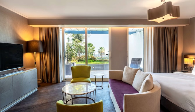 Radisson Blu Hotel, Istanbul Ottomare - Suite with Balcony - Garden View