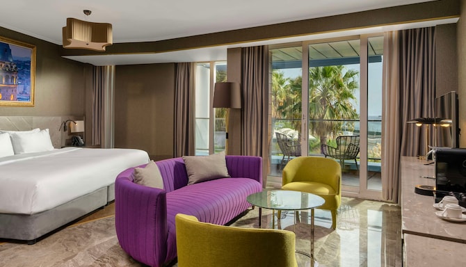 Radisson Blu Hotel, Istanbul Ottomare - Suite Room with Balcony-Garden View