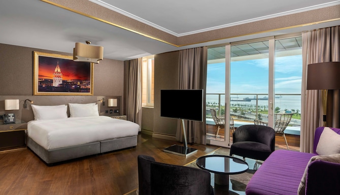 Radisson Blu Hotel, Istanbul Ottomare - Suite Room with Balcony-Sea view