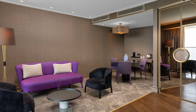 Radisson Blu Hotel, Istanbul Ottomare - Suite Room with Balcony-Sea View