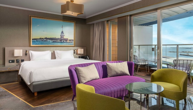 Radisson Blu Hotel, Istanbul Ottomare - Suite Room with Balcony-Sea view