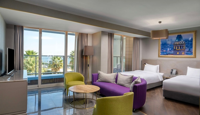 Radisson Blu Hotel, Istanbul Ottomare - Junior Suite with Balcony-Sea View