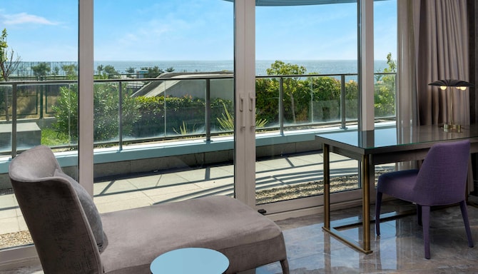 Radisson Blu Hotel, Istanbul Ottomare - Suite Room with Balcony-Garden view