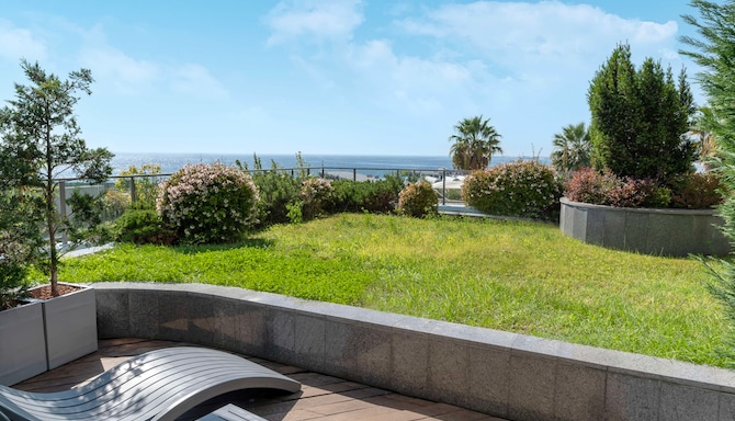 Radisson Blu Hotel, Istanbul Ottomare - Suite Room with Balcony-Garden view