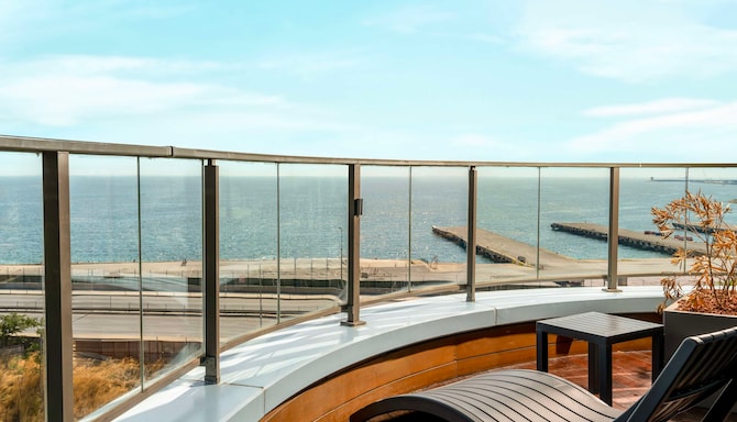 Radisson Blu Hotel, Istanbul Ottomare - Suite Room with Balcony-Sea view