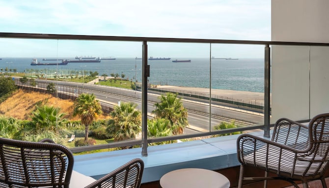 Radisson Blu Hotel, Istanbul Ottomare - View from guest room