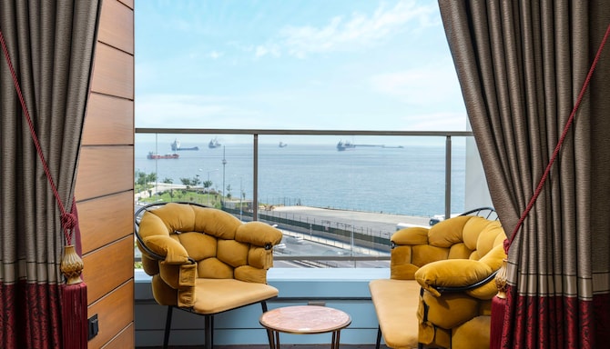 Radisson Blu Hotel, Istanbul Ottomare - Presidential Suite with Terrace - Sea View
