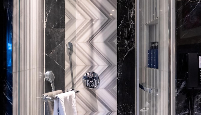 Radisson Blu Hotel, Istanbul Pera - Bathroom