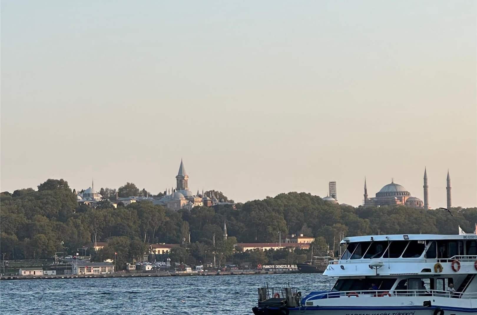 Radisson Blu Hotel, Istanbul Pera - Boshphorus Sightseeing Cruise