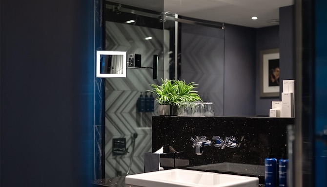 Radisson Blu Hotel, Istanbul Pera - Suite Bathroom