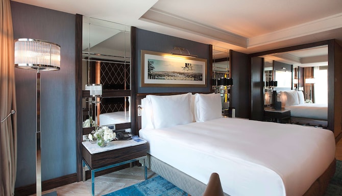 Radisson Blu Hotel, Istanbul Pera - Executive Room Golden Horn View