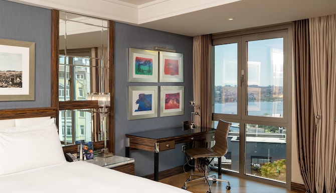 Radisson Blu Hotel, Istanbul Pera - Executive Room Golden Horn Viewn