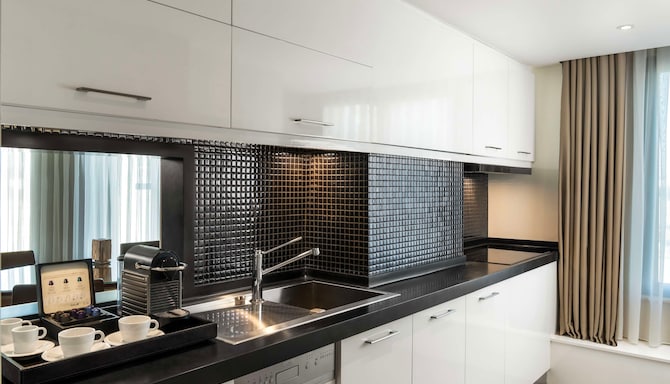Radisson Blu Hotel, Istanbul Sisli - Presidential Suite kitchenette