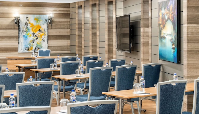 Radisson Blu Hotel, Istanbul Sisli - Bond Meeting Room-Classroom Shape