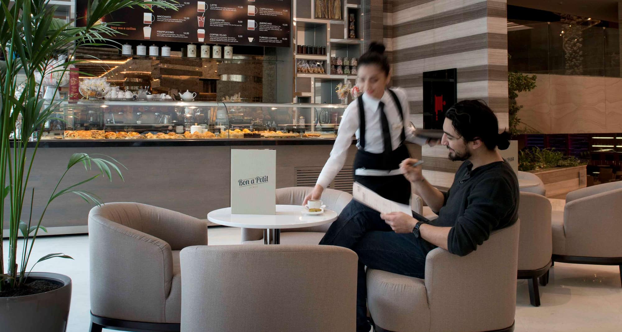 Radisson Blu Hotel, Istanbul Sisli - Bon A Petit Cafe and Cake
