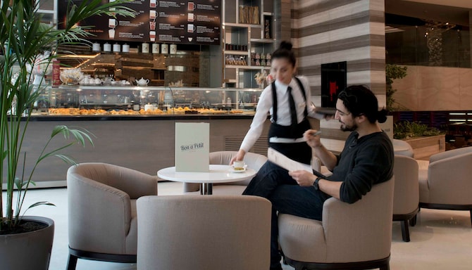 Radisson Blu Hotel, Istanbul Sisli - кафе Bon A Petit Cafe and Cake