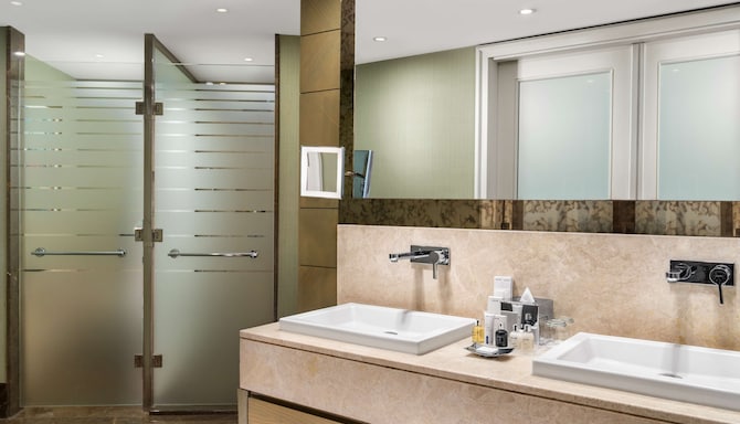 Radisson Blu Hotel, Istanbul Sisli - Suite bathroom