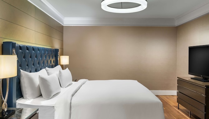 Radisson Blu Hotel, Istanbul Sisli - Superior Suite with kitchenette & lounge access