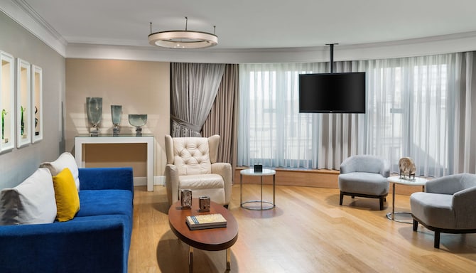 Radisson Blu Hotel, Istanbul Sisli - Presidential Suite with city view & lounge access
