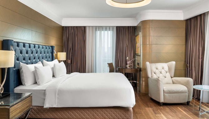 Radisson Blu Hotel, Istanbul Sisli - Junior Suite with city view & lounge access