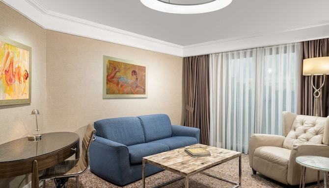Radisson Blu Hotel, Istanbul Sisli - Suite with city view & lounge access