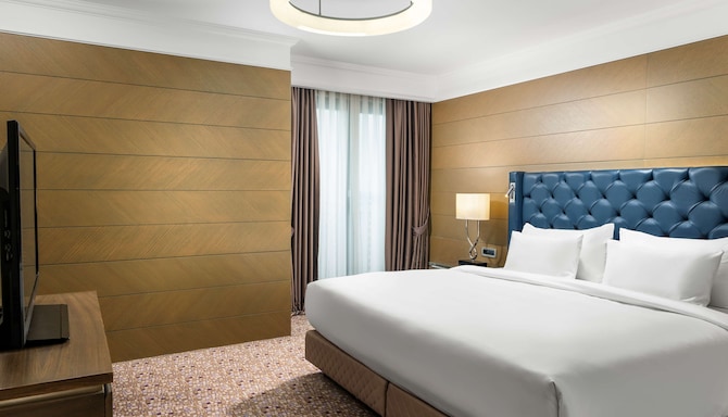 Radisson Blu Hotel, Istanbul Sisli - Suite with city view & lounge access