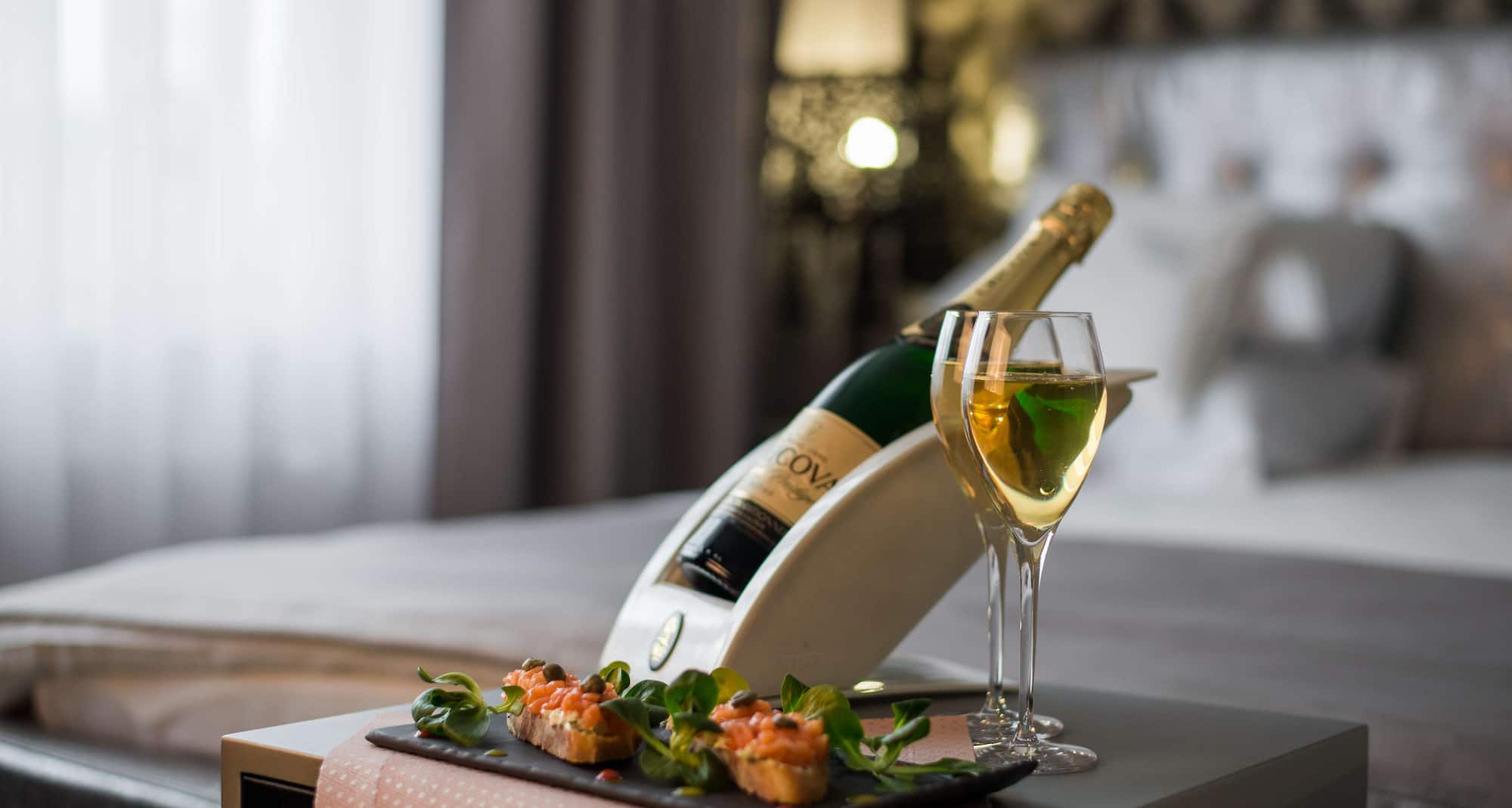 Radisson Blu Hotel, Jaipur - Champagne in guest room