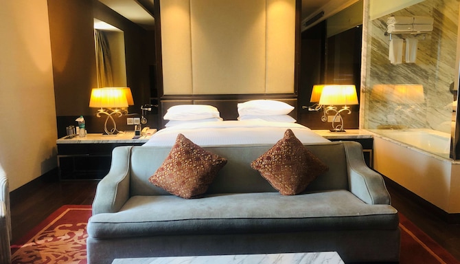 Radisson Blu Hotel, Jaipur - Junior Suite