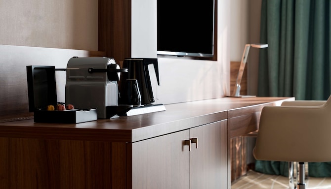 Radisson Blu Hotel, Jeddah Al Salam - Coffee and tea facilities