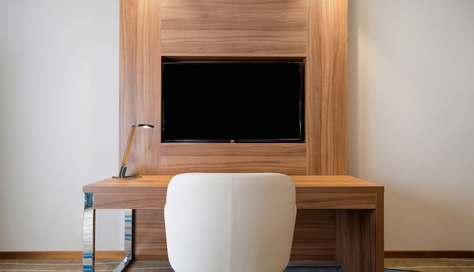 Radisson Blu Hotel, Jeddah Al Salam - In-Room Work Desk