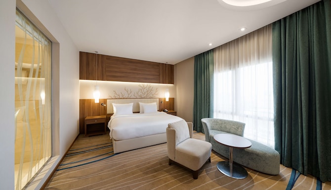 Radisson Blu Hotel, Jeddah Al Salam - Room with Panorama Bathroom