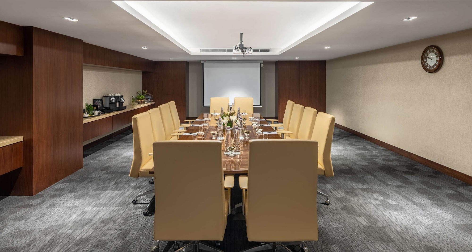 فندق راديسون بلو، جدة السلام، نمط الجلوس في قاعة اجتماعات الأعمال