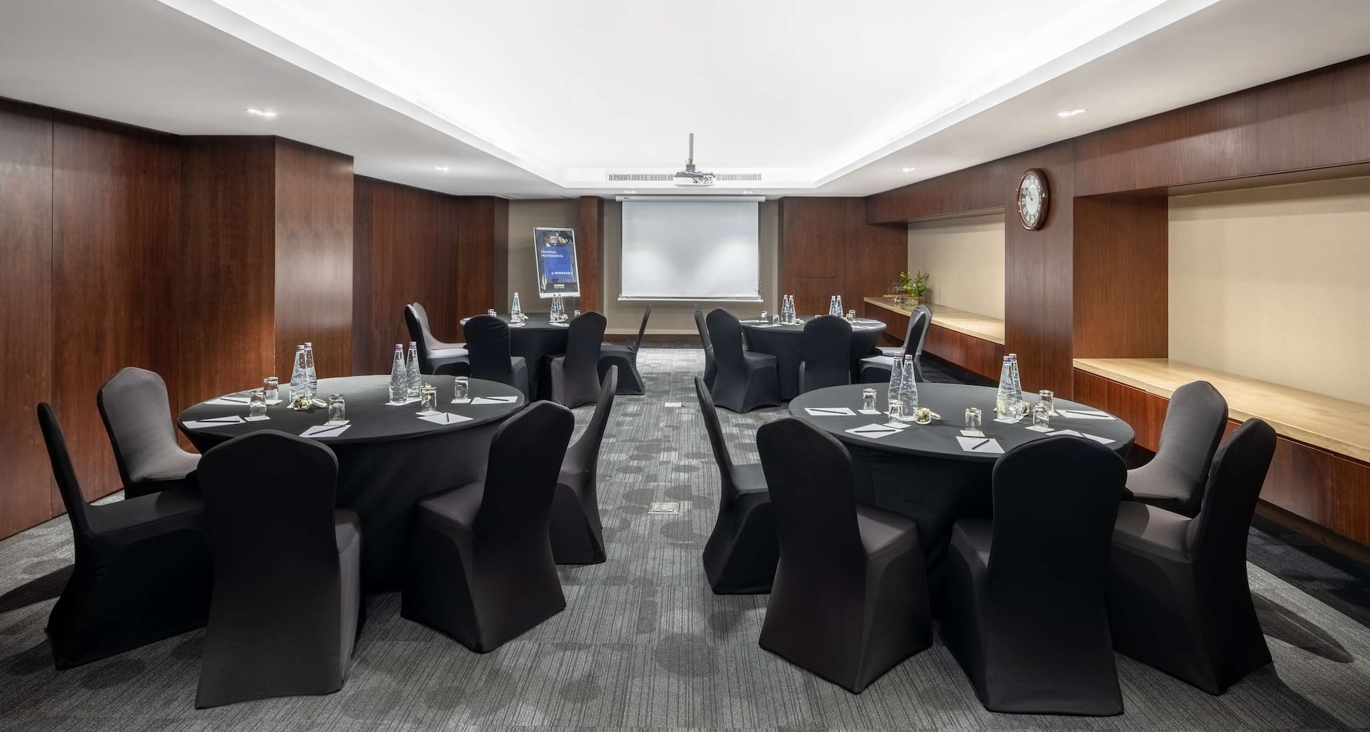 فندق راديسون بلو، جدة السلام - نمط الجلوس في الملهى