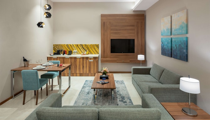 Radisson Blu Hotel, Jeddah Al Salam - One Bedroom Suite - Sitting area