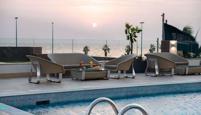Radisson Blu Hotel, Jeddah Corniche - Outdoor Pool