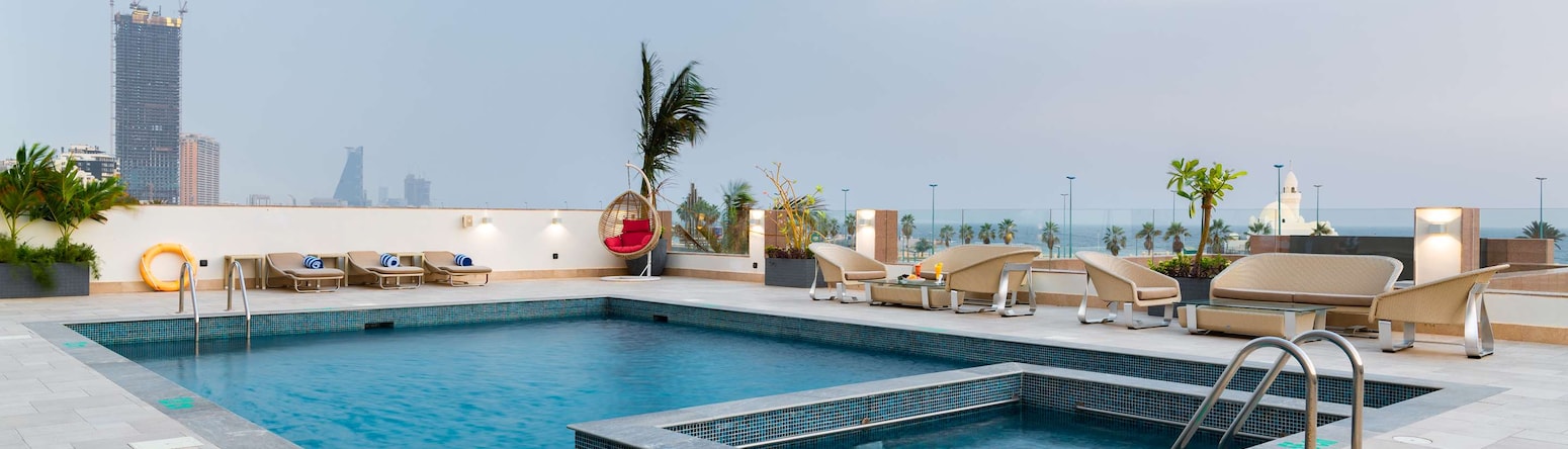 Radisson Blu Hotel, Jeddah Corniche - Outdoor Pool