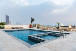 Radisson Blu Hotel, Jeddah Corniche - Outdoor Pool