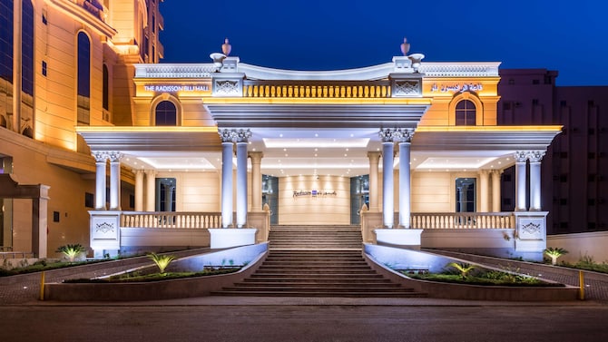 Radisson Blu Plaza Hotel, Jeddah - Hotel entrance