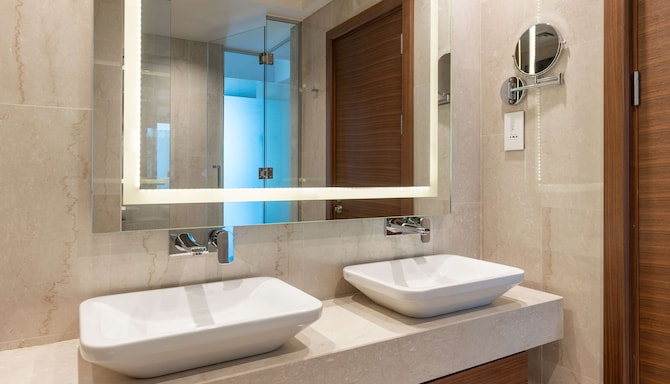 Radisson Blu Hotel, Juba - Executive Suite bathroom