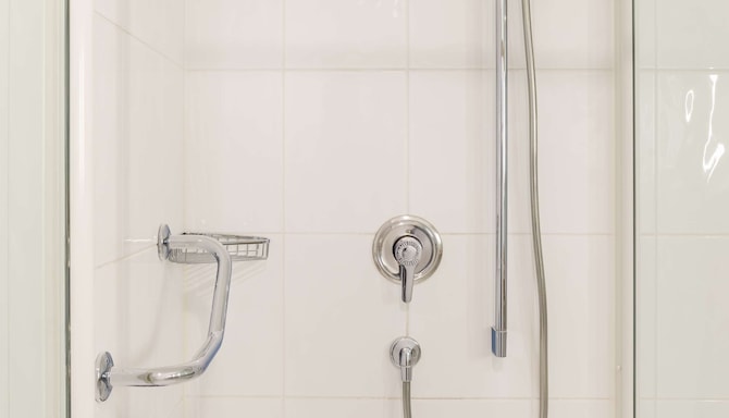 Radisson Blu Hotel, Karlsruhe - Family Room bathroom