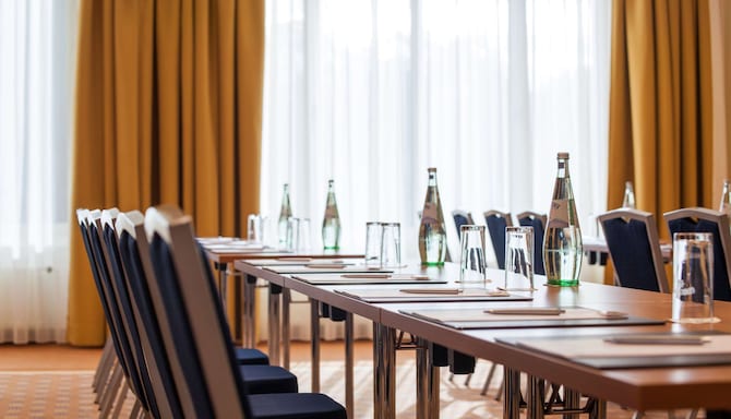 Radisson Blu Hotel, Karlsruhe - Meeting Room Classroom Style