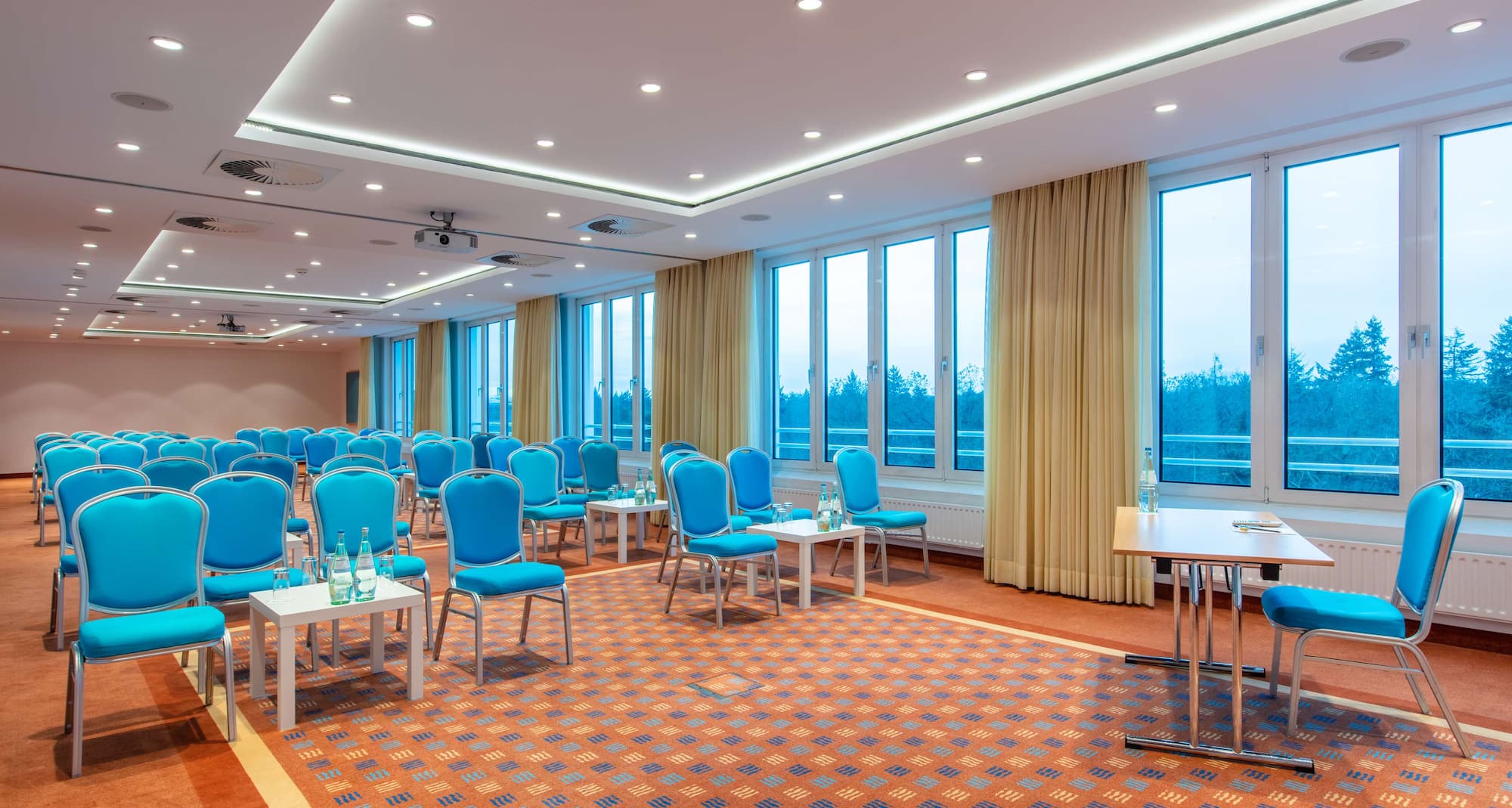 Radisson Blu Hotel, Karlsruhe - Berlin with cinema setup