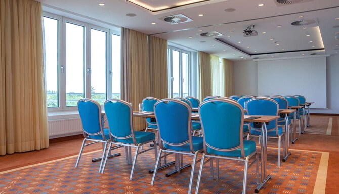 Radisson Blu Hotel Karlsruhe – Tagungsraum – Parlamentarische Bestuhlung