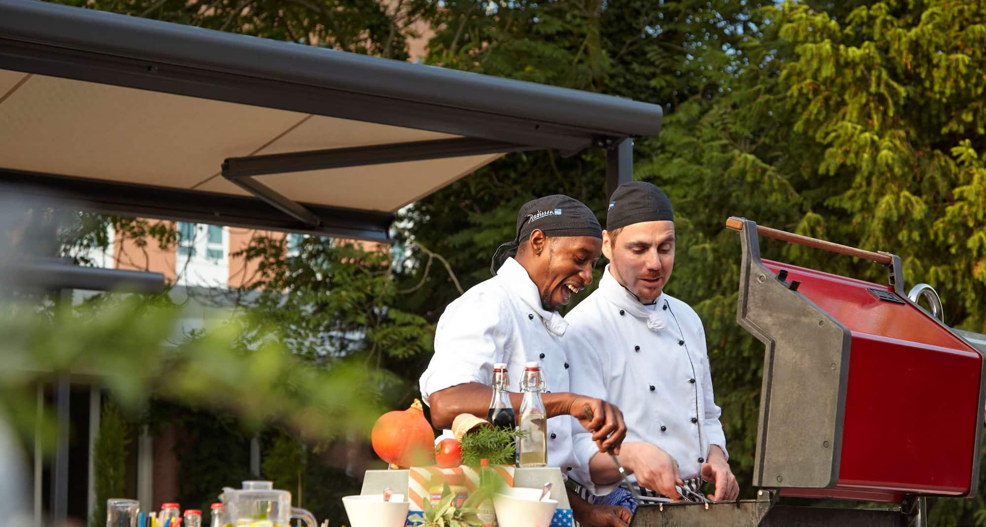 Radisson Blu Hotel, Karlsruhe - Rhapsody Terrace Restaurant Day BBQ Chefs