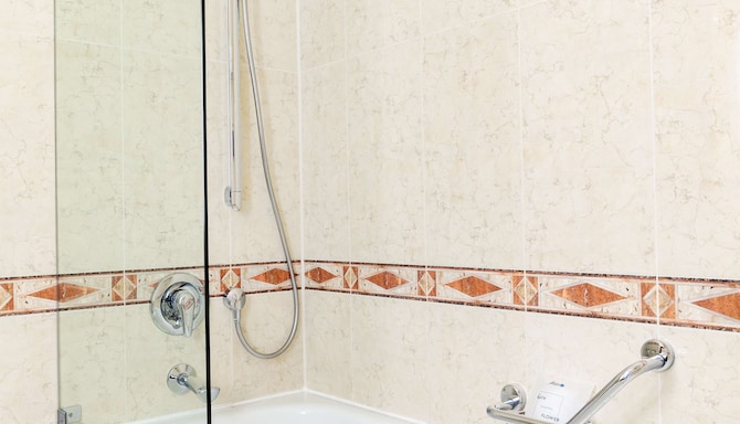 Radisson Blu Hotel, Karlsruhe - Suite bathroom