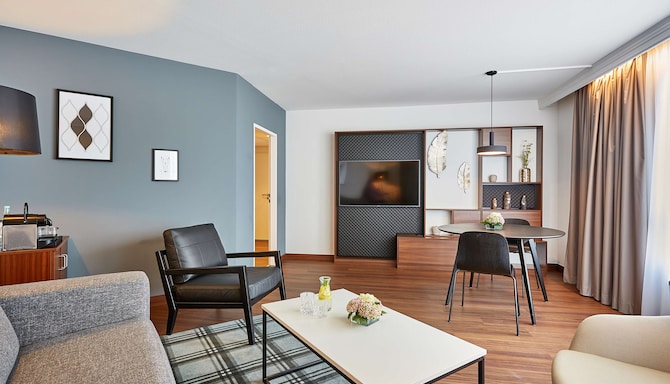 Radisson Blu Hotel, Karlsruhe - Suite - Living Room