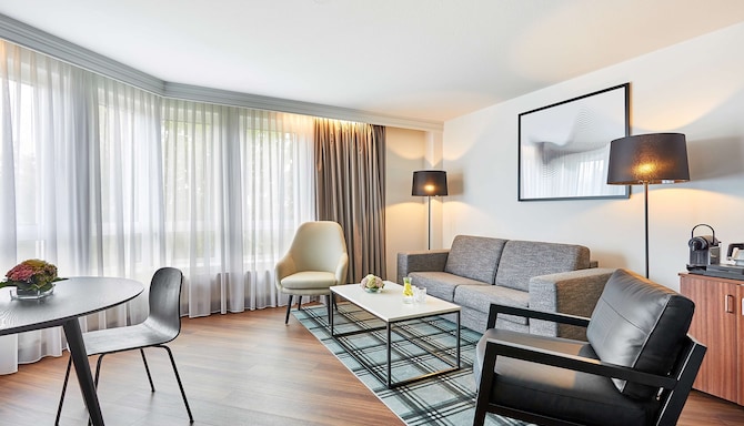 Radisson Blu Hotel, Karlsruhe - Suite - Living Room